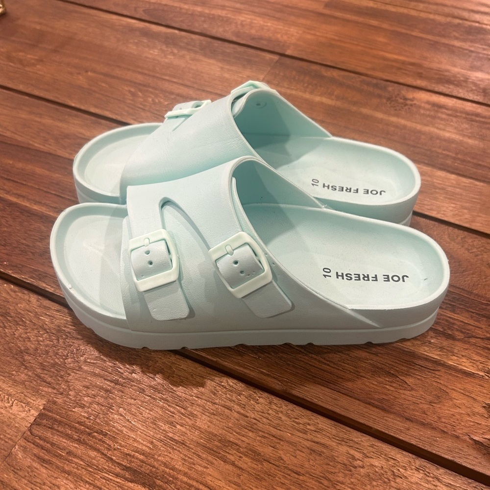Woman’s double buckle turquoise slides. Size 10. Slight platform. - Picture 8 of 9